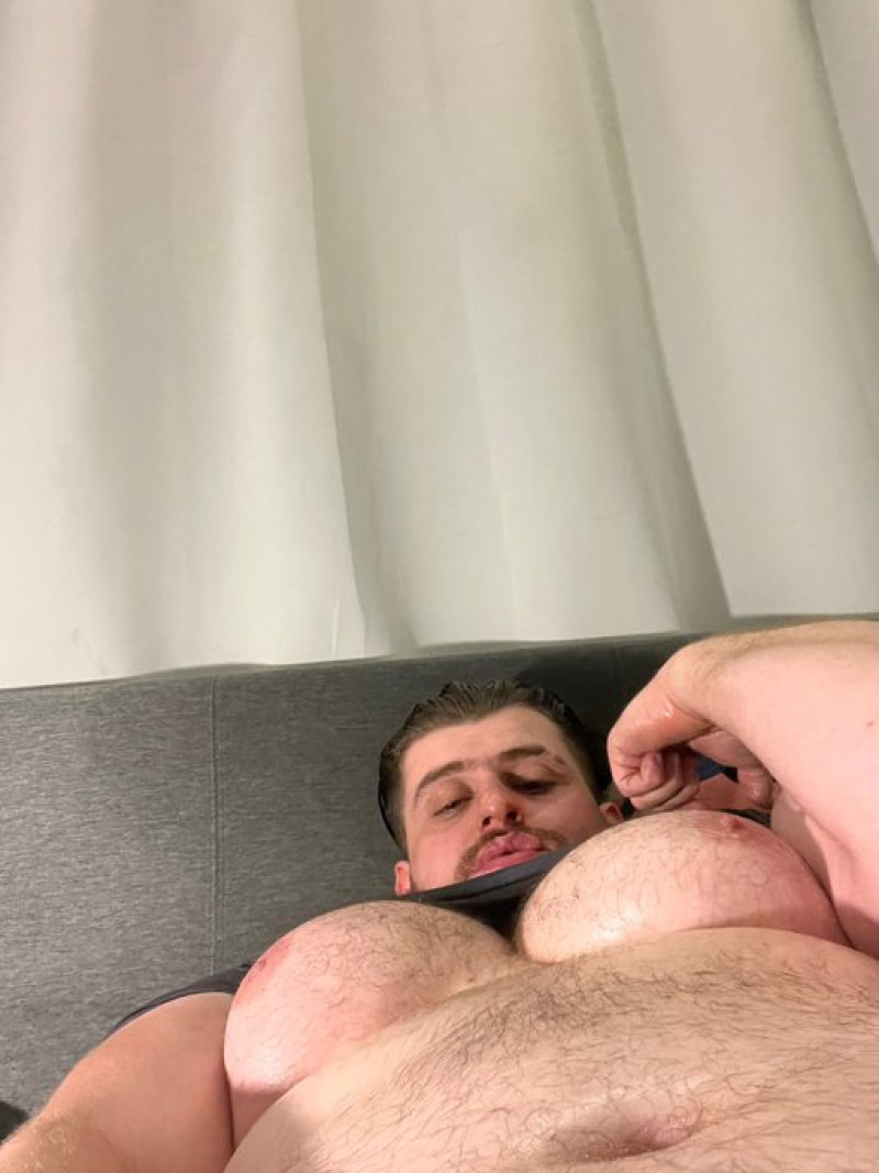 is this hot? - Amateur Gay Porn Pictures And Stories